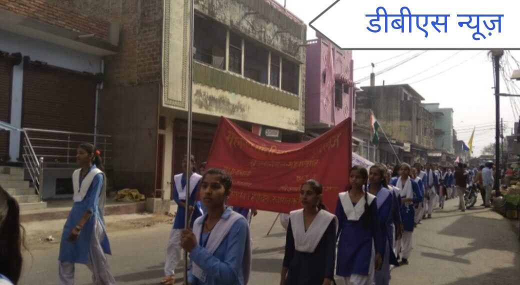 महराजगंज: बृजमनगंज महात्मा गांधी इंटर कालेज के बच्चों ने निकाली बुद्ध से कबीर तक कि पदयात्रा