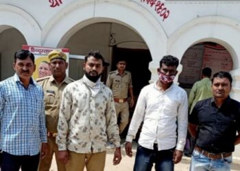 महराजगंज: पुरन्दरपुर पुलिस द्वारा 02 नफर वांछित अभियुक्तों को गिरफ्तार कर भेजा जेल