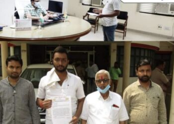 बृजमनगंज: आगजनी से हुई क्षतिपूर्ति की मांग के सम्बंध में डीएम को दिया मुख्यमंत्री को संबोधित पत्रक