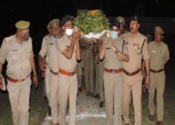 सिद्धार्थनगर: ट्रक के चपेट में आने से हेड कांस्टेबल की मौके पे हुई दर्दनाक मौत