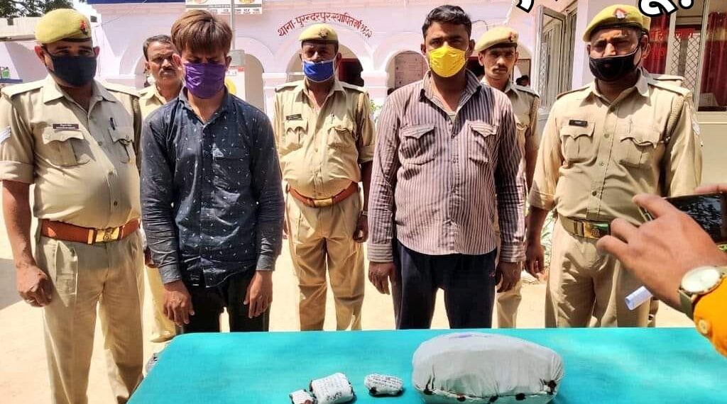 महराजगंज: थाना पुरन्दरपुर पुलिस द्वारा 1.5 कि0ग्रा0 चरस व 118 ग्राम स्मैक सहित 02 नफर अभियुक्तों को किया गया गिरफ्तार