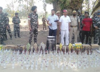 नौतनवां: अभियान चला कर एसडीएम और एसएसबी टीम ने जब्त की विदेशी शराब नष्ट किये 4 कुंतल लहन