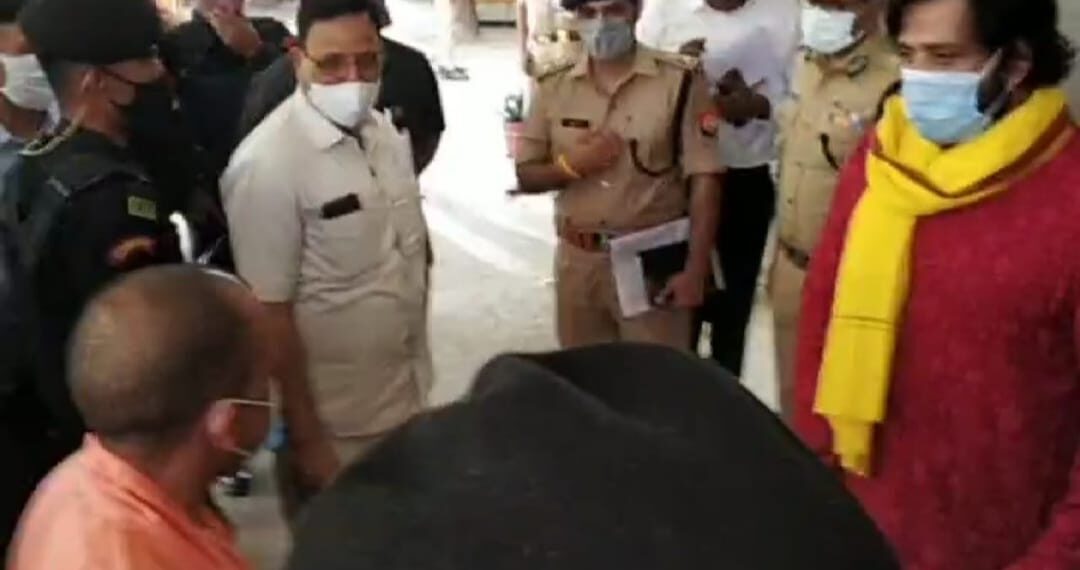 मुख्यमंत्री योगी आदित्यनाथ ने किया मेडिकल कॉलेज का निरीक्षण