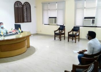 महराजगंज: कैमरे के सामने हो वोटो की गिनती, LED स्क्रीन पर बाहर दिखाई जाए, डीएम को सौंपा ज्ञापन