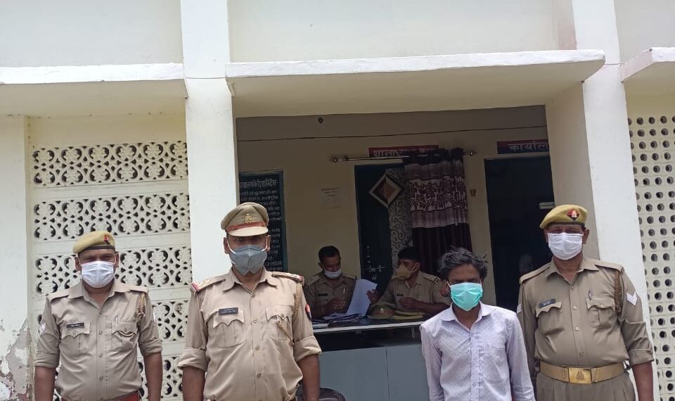 महराजगंज: बृजमनगंज पुलिस ने 15000 के ईनामी अभियुक्त को 315 बोर तमंचे व एक जिन्दा कारतूस के साथ गिरफ्तार कर भेजा माननीय न्यायालय