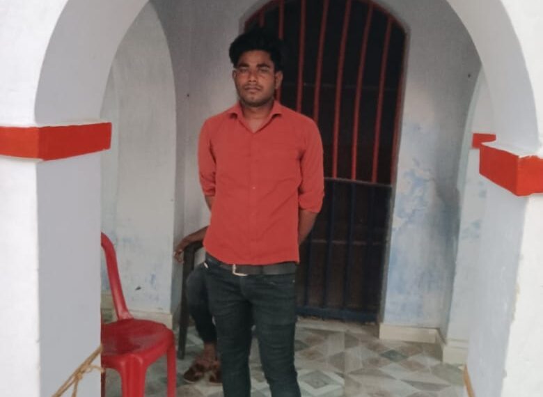 सिद्धार्थनगर: भारत समाचार के पत्रकार के साथ मारपीट का वीडियो वायरल, एसडीएम और विधायक के सामने हुई झड़प