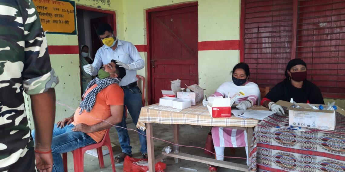 नौतनवां: 256 लोगो का लिया गया एंटीजन और आरटीपीसीआर सैंपल, 6 का एंटीजन पॉजिटिव