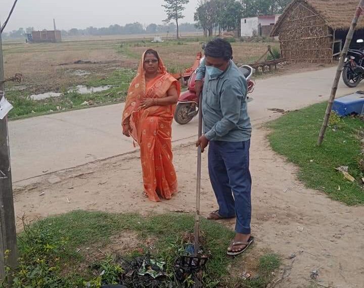 खनुवा: नवनिर्वाचित महिला ग्राम प्रधान ने उठाया गांव को सुरक्षित रखने का बीड़ा, खुद को समाज सेवा में खपा देना चाहती है आशा देवी