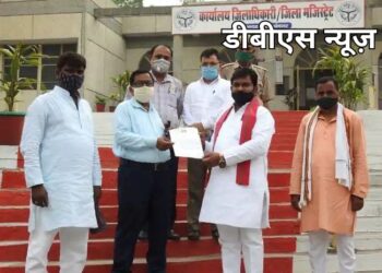 सिद्धार्थनगर: भारत समाचार के पत्रकार से अभद्रता के मामले में सपाइयों ने जिलाधिकारी को सौंपा ज्ञापन