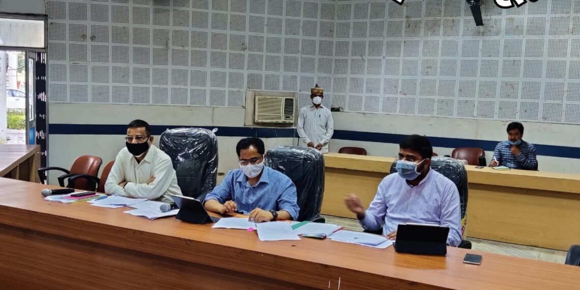 सिद्धार्थनगर: बाढ़ आपदा से निपटने को लेकर जिलाधिकारी व मुख्य विकास अधिकारी की अहम बैठक हुई सम्पन्न