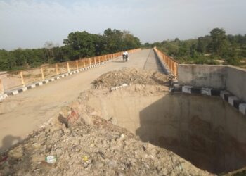 आजादी से आज तक नही बन पाई पक्की सड़क , जिम्मेदारों के नजरो से है अनजान