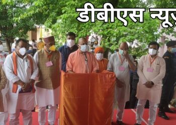 सिद्धार्थनगर पहुँचे सीएम योगी, कोविड कण्ट्रोल कमांड सेंटर व जिला अस्पताल का किया निरीक्षण