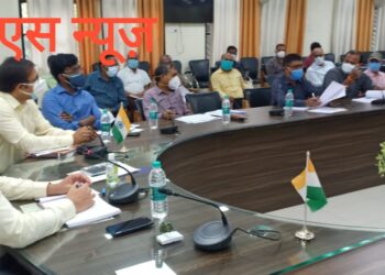 महराजगंज: जिलाधिकारी की अध्यक्षता में कलेक्ट्रेट सभागार में विकास कार्यो की समीक्षा बैठक हुई सम्पन