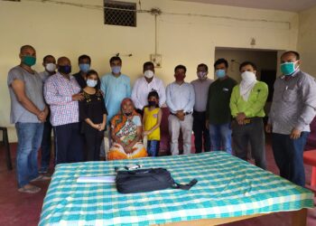 दिवंगत शिक्षक अश्वनी कुमार तिवारी के घर पहुंची टीएससीटी की प्रदेश टीम, दिया आर्थिक सहयोग का भरोसा