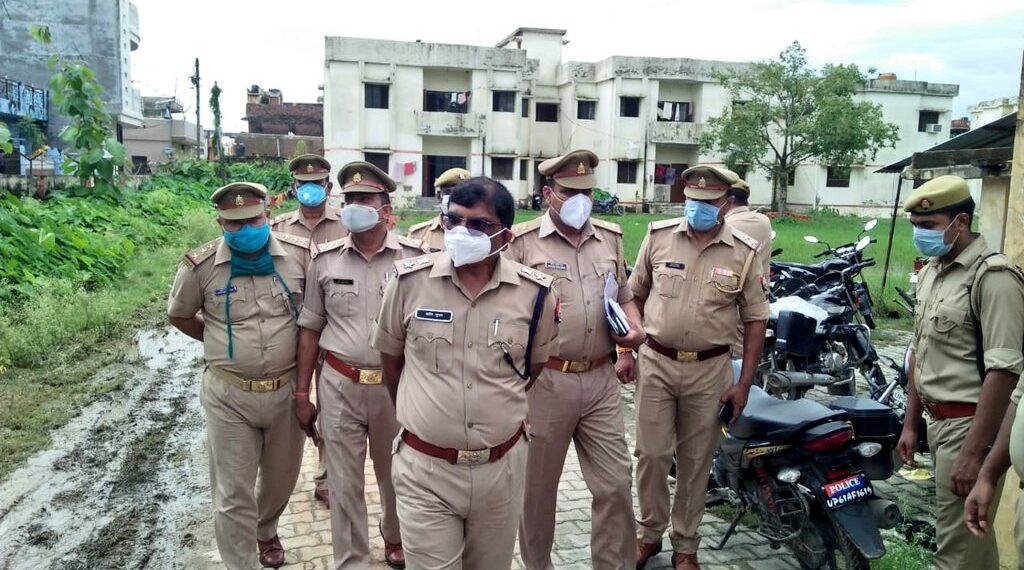 महराजगंज: पुलिस अधीक्षक ने किया नौतनवां थाने का औचक निरीक्षण, थानाध्यक्ष को दिए आवश्यक दिशा निर्देश