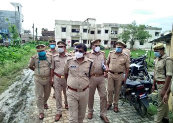 महराजगंज: पुलिस अधीक्षक ने किया नौतनवां थाने का औचक निरीक्षण, थानाध्यक्ष को दिए आवश्यक दिशा निर्देश