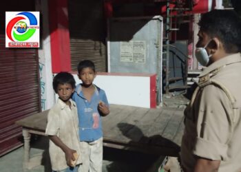 अभिभावक की भूमिका में नौतनवां थानाध्यक्ष ने भटके भाई बहन को पहुचाया घर