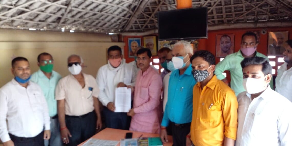 फरेंदा: सीएचसी में भ्रष्टाचार के खिलाफ लामबंद हुए अधिवक्ता, विधायक से मिलें