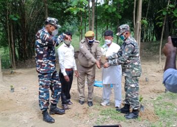 खनुवा: मानव कल्याण के लिए आवश्यक है प्राणवायु, किया गया वृक्षारोपण