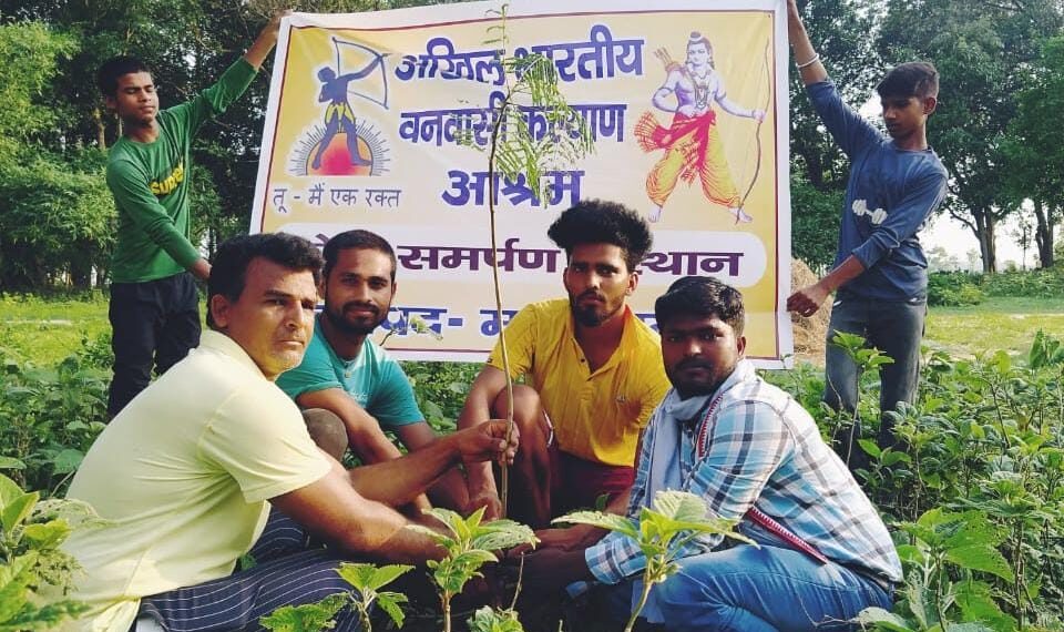 नौतनवां: युवावों ने वृक्षारोपण कर दिया वातावरण को ग्रीन बनाने का संदेश