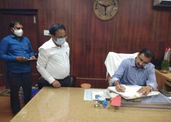 गोरखपुर नवागत कमिश्नर रवि कुमार एनजी ने पद भार किया ग्रहण, बोले ये रहेंगी प्राथमिकताएं