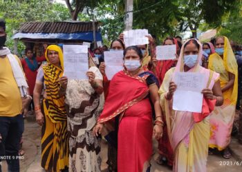 सोनौली: राशन वितरण में गोलमाल, आक्रोशित ग्रामीणों का प्रदर्शन, पहुंचे अधिकारी, देखें वीडियो