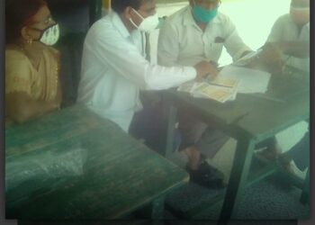 लक्ष्मीपुर: मोगलहा एवं पकरडीहा गाँव मे कैम्प लगा कर किया गया वैक्सीनेशन