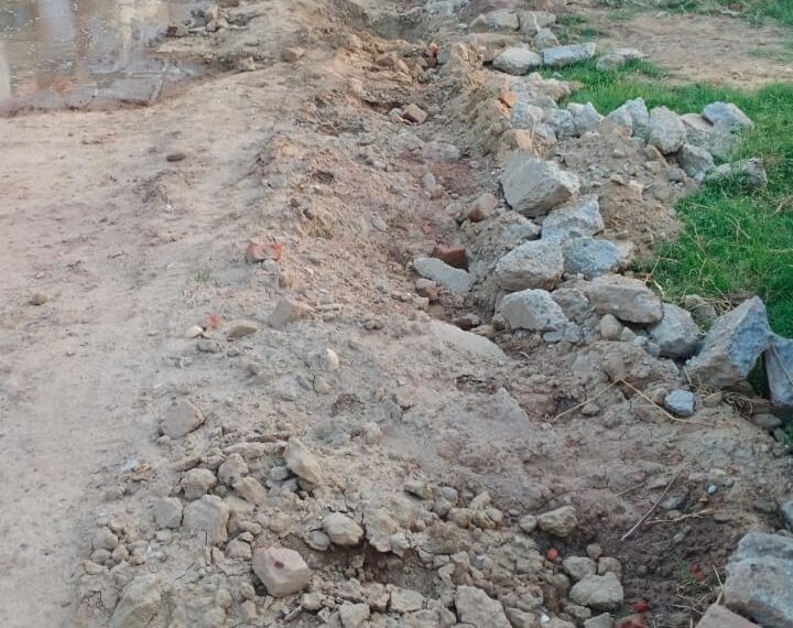 यमुनानगर: पाइप लाइन डालने के लिए उखाड़ दिए ग्रामीणों के नल से हो रही परेशानी, आक्रोश