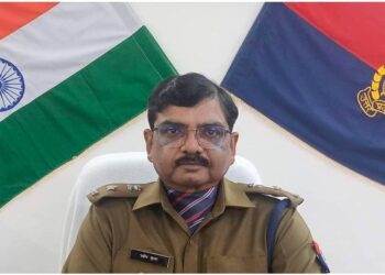 महराजगंज: साइबर सेल टीम ने पीड़ितो के खाते से फ्राड कर निकाले गये 2,18616.00 रुपये कराये वापस