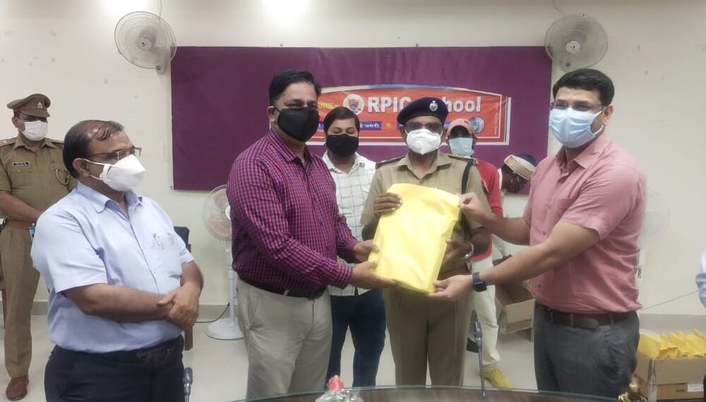 कोरोना महामारी से लड़ाई में मीडिया कर्मियों की भूमिका अहम- डीएम