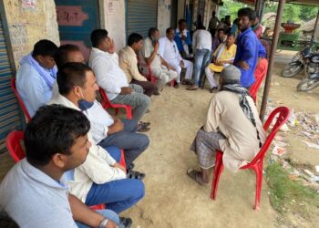 नौतनवा के पूर्व विधायक मुन्ना सिंह ने किये मझार क्षेत्र का दौरा , गिनाये सपा सरकार की उपलब्धिया