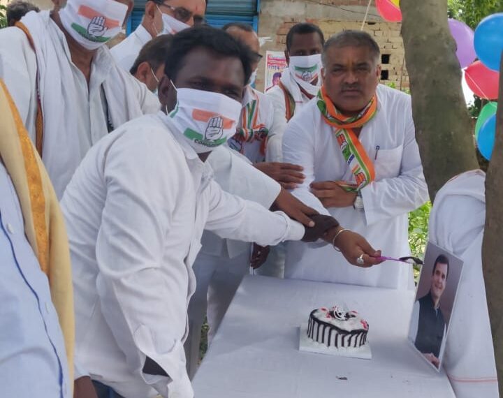 नौतनवां: कांग्रेसी नेताओं ने राहुल गांधी का मनाया जन्मदिन
