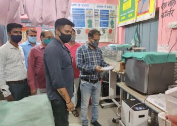 महराजगंज: अमित अंजन ने प्राथमिक स्वास्थ्य केंद्र सिसवा को गोद लिया