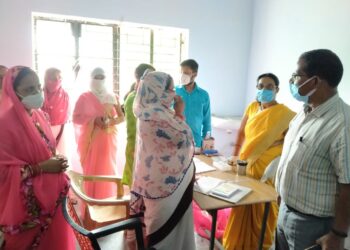 जंगल गुलरिहा के PHC पर कैम्प लगाकर किया गया टीकाकरण, नौतनवा एसडीएम ने किया निरीक्षण