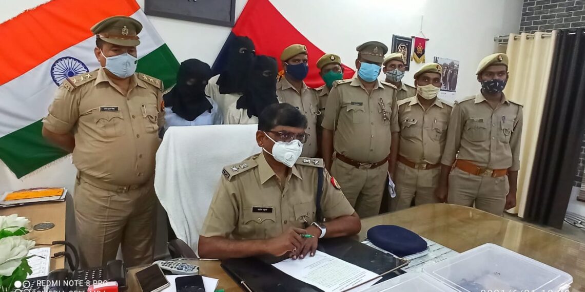 महराजगंज: पुलिस ने 10 देशी तमंचा और जिंदा कारतूस के साथ 3 को किया गिरफ्तार