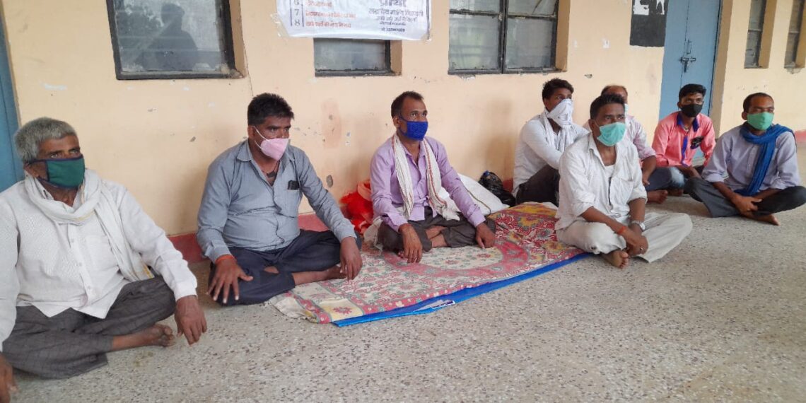 नौतनवां: दूसरे दिन भी जारी रहा धरना प्रदर्शन, अन्न भी त्यागे