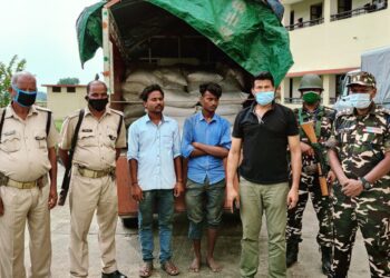 महराजगंज: एसएसबी की संयुक्त टीम के साथ एसडीएम ने तस्करी कर भारत लाई गई 42 बोरी अवैध मटर पकड़ा