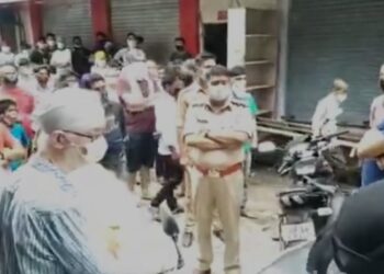 नौतनवां: गोदाम में छत की कुंडी से लटकता मिला कपड़ा व्यवसायी का शव, लापता था युवक