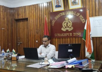 नौतनवां और पुरंदरपुर थाने की औचक परीक्षा में नौतनवां फेल पुरंदरपुर पास, एडीजी ने किया सम्मानित