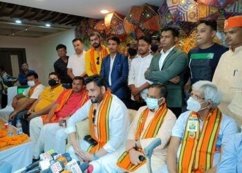 सांसद रवि किशन ने गोरखपुर में भोजपुरी म्यूज़िक वीडियो किये लांच, गायक अमित अंजन ने छेड़ी अश्लीलता के खिलाफ मुहिम