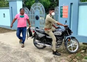 बीजेपी विधायक राकेश सिंह बघेल के गोरखपुर निवास पर सीबीआई की चल रही है छापेमारी