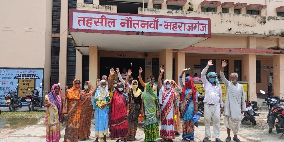 खनुवा: कोटेदार पचा जा रहा ग्रामीणों का राशन, प्रदर्शन, कोटेदार ने प्रधान पर लगाया आरोप