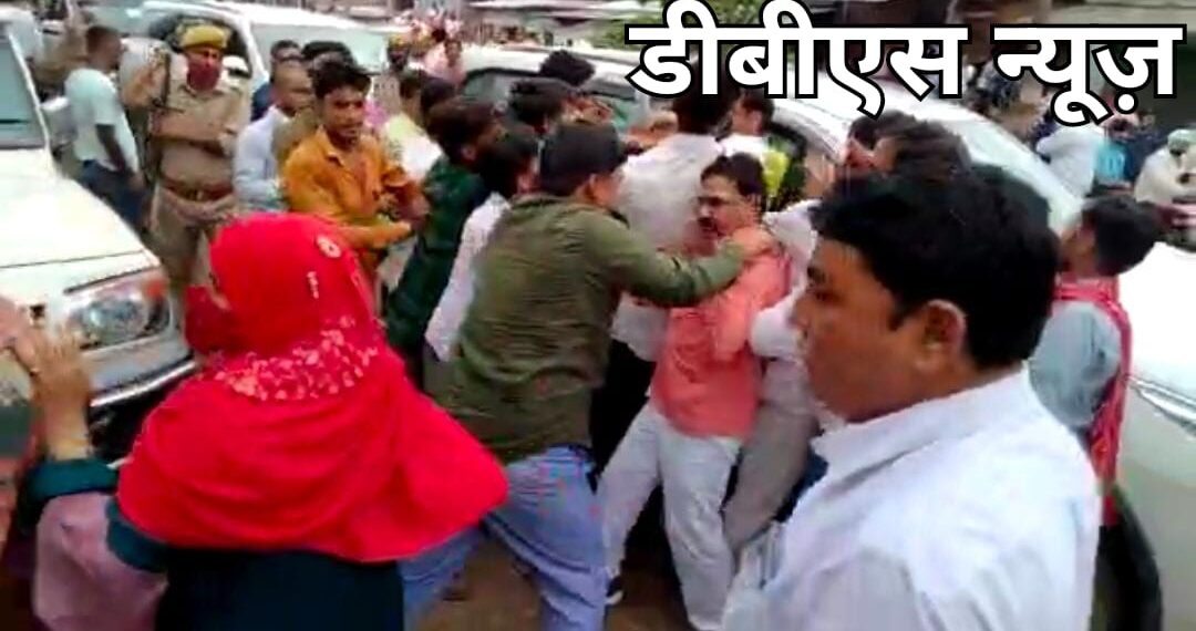 यूपी ब्लॉक प्रमुख चुनावः सिद्धार्थनगर में पूर्व स्पीकर के हाथ से पर्चा छीना, कार में तोड़फोड़, प्रशासन बनी दर्शक