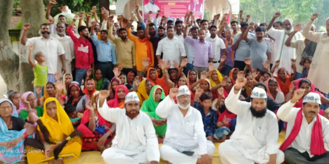 महराजगंज: जनप्रतिनिधियों के घेराव करेंगे ग्रामीण, धरने को मिला आम आदमी पार्टी का सर्मथन
