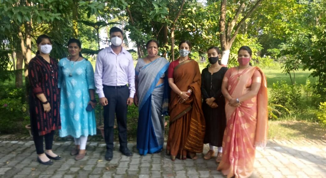 बाल सेवा योजना की कितनी प्रगति? राज्य बाल अधिकार सरंक्षण आयोग सदस्या का महराजगंज जनपद में दौरा