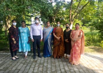 बाल सेवा योजना की कितनी प्रगति? राज्य बाल अधिकार सरंक्षण आयोग सदस्या का महराजगंज जनपद में दौरा