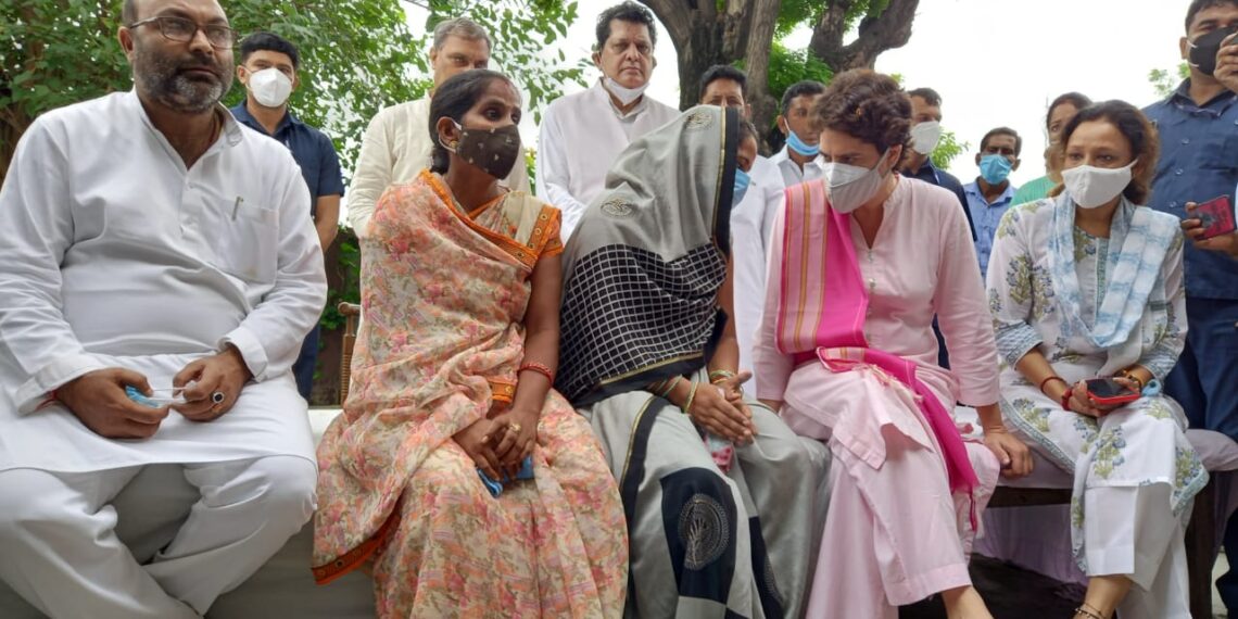 पीएम नरेंद्र मोदी ने उन चुनावों में जीत की तारीफ की, जहां हिंसा हुई और बम चले: प्रियंका गांधी