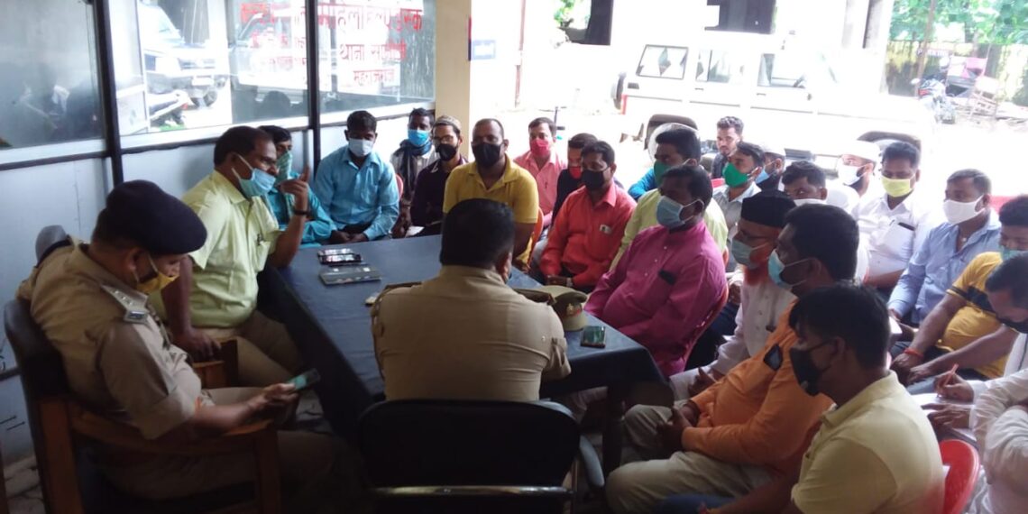 सोनौली कोतवाली पर पीस मीटिंग का आयोजन, त्योहारों को सकुशल सम्पन्न कराने में जुटे अधिकारी