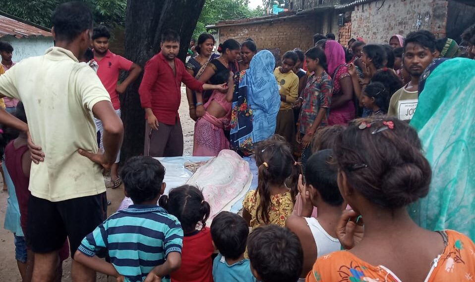 गोरखपुर: बच्चों संग नहाते समय हादसा पोखरे में डूबने से दो किशोरों की मौत