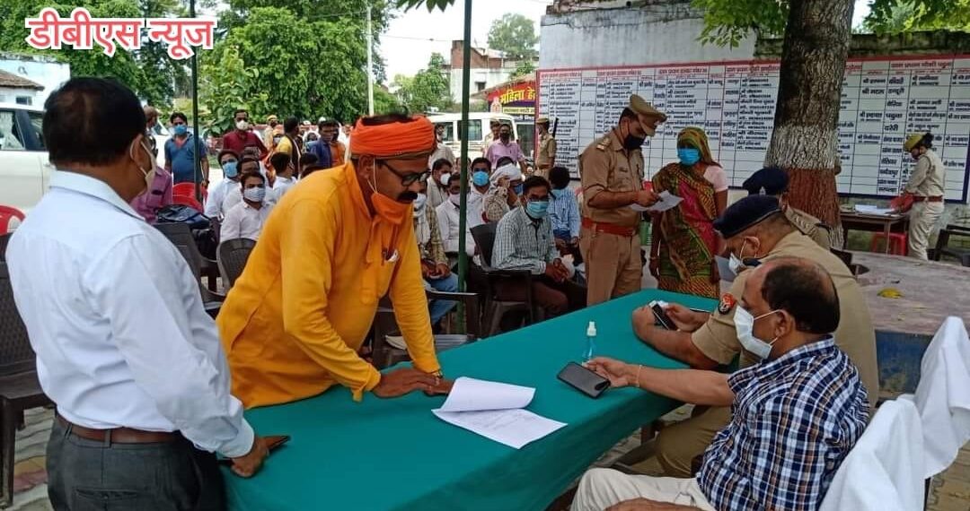 लखीमपुर खीरी: थाना समाधान दिवस में डीएम-एसपी ने सुनी समस्याएं